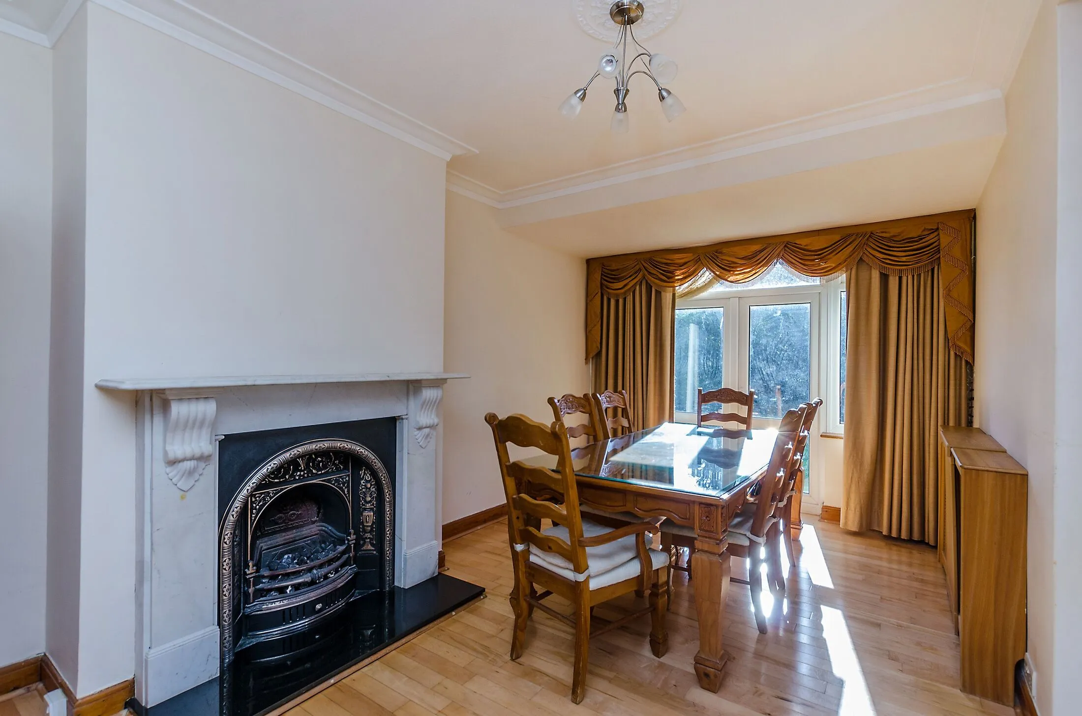 House Greenfield Way in Greater London