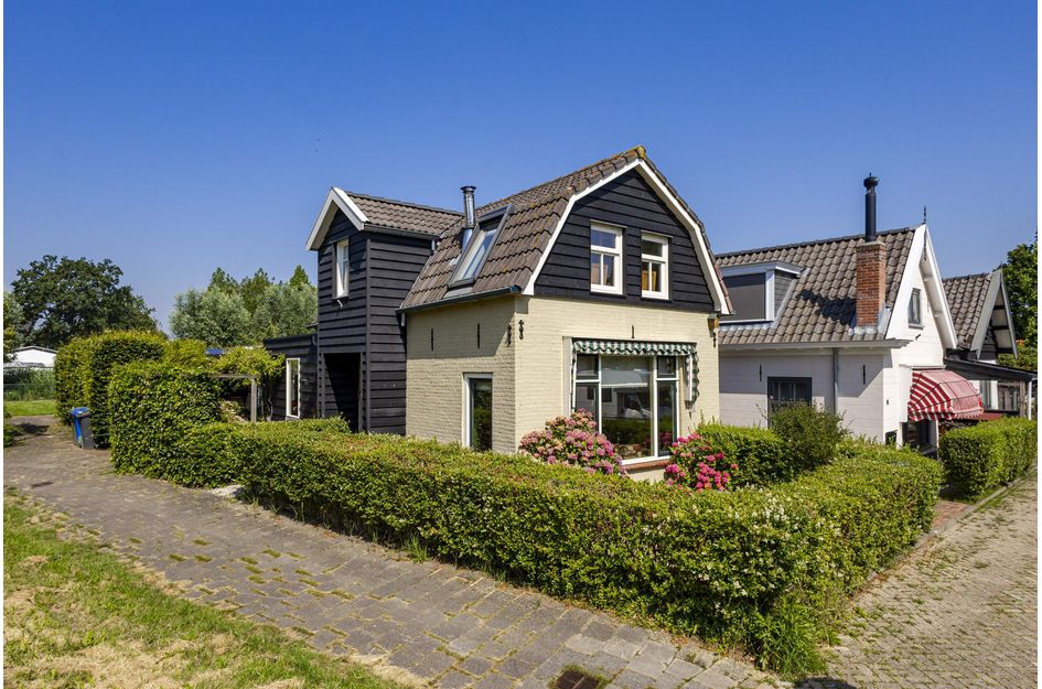 Huis Poelenstoep 17 in Sliedrecht