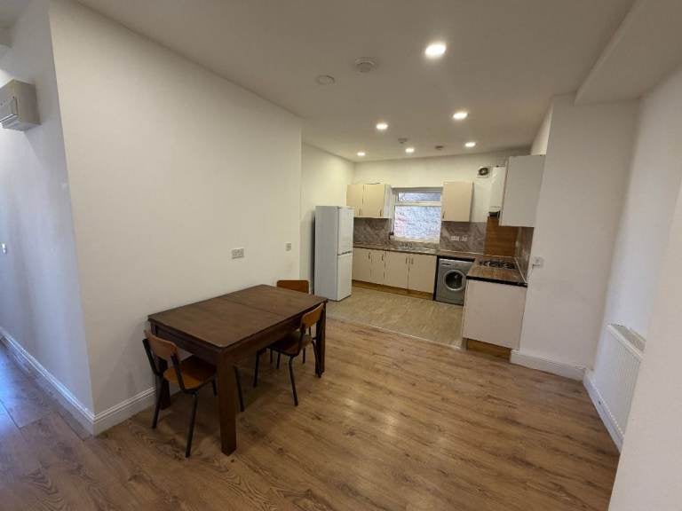 Flat Upper Clapton Road in Greater London