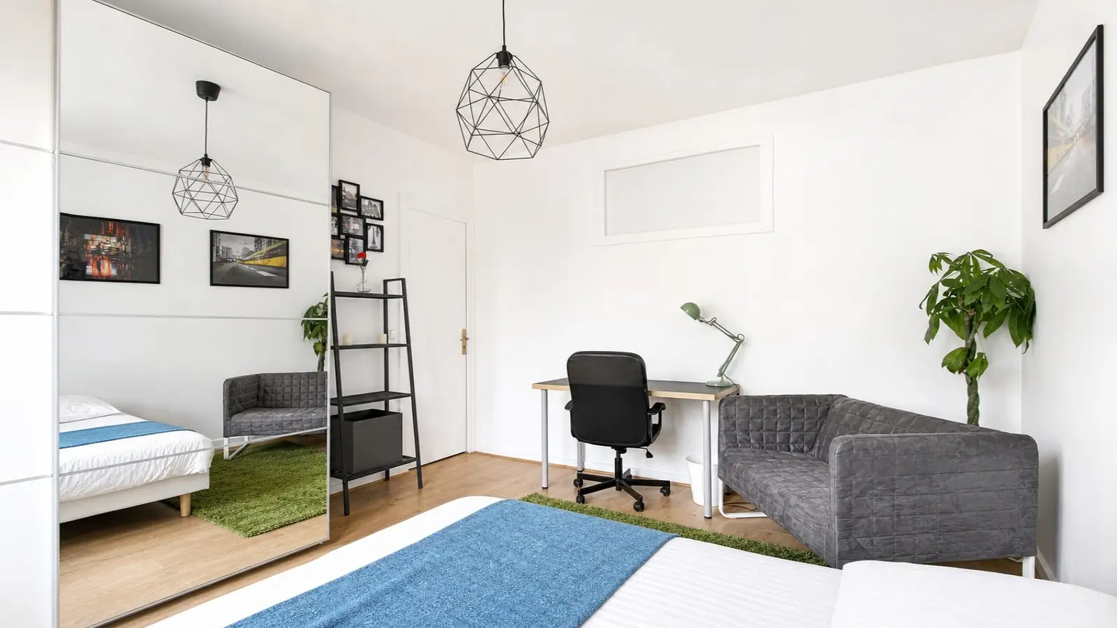 Room Rue Duret in Paris