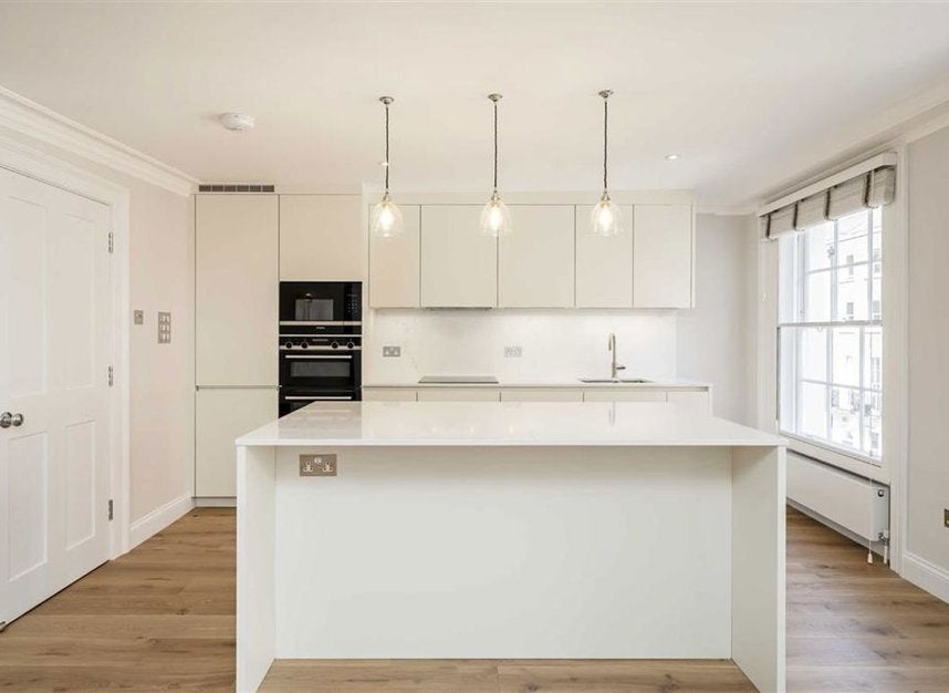 Flat Upper Berkeley Street in City of Westminster