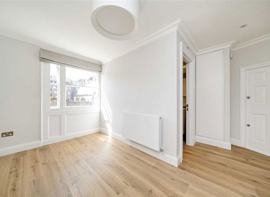 Flat Upper Berkeley Street in City of Westminster