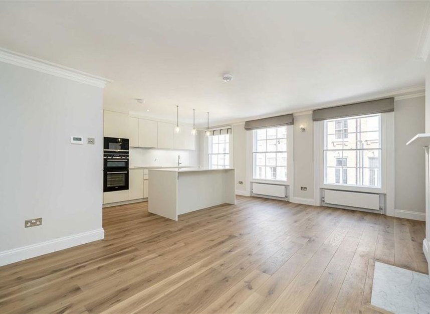 Flat Upper Berkeley Street in City of Westminster