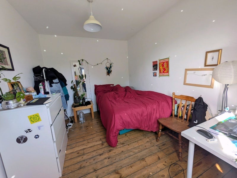 Room Netley Road in Greater London