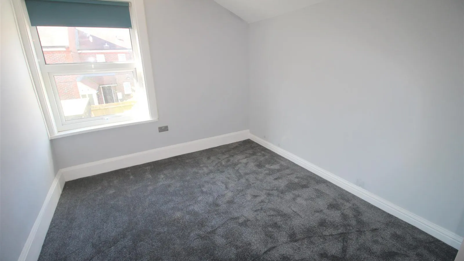 Room Gordon Road in Worthing