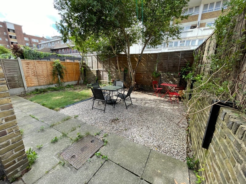 Room Hare Walk in Greater London