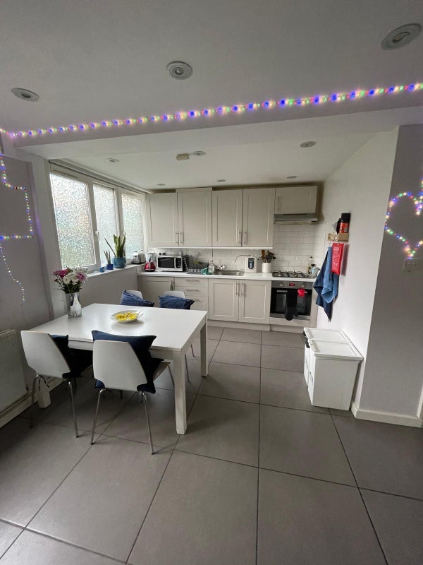 Room Hare Walk in Greater London