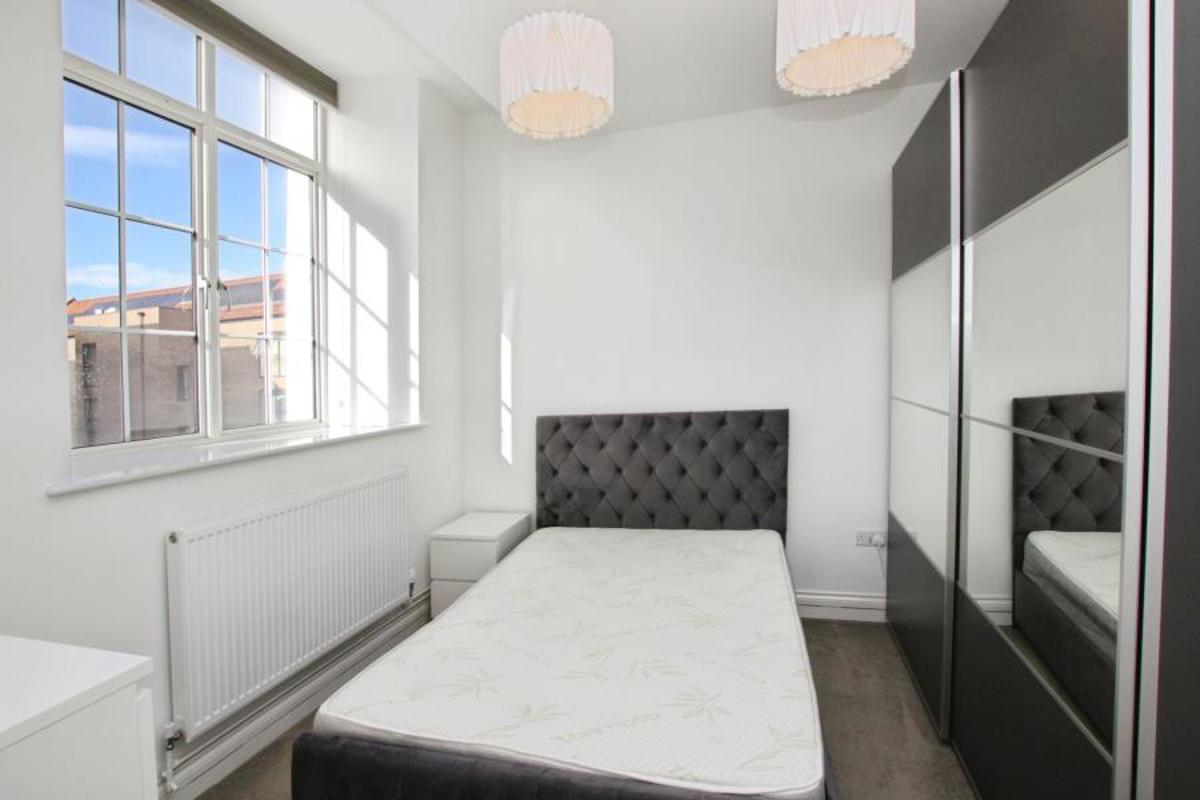 Flat Napoleon Avenue in Bristol