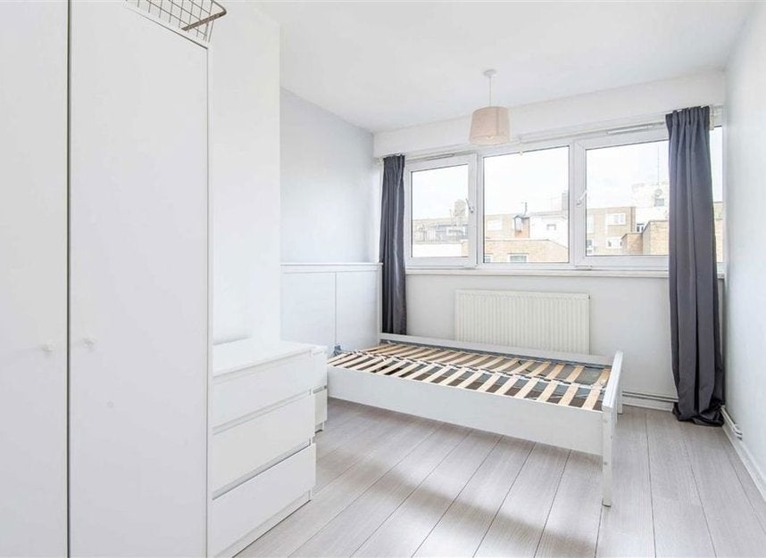 Flat Bacton Street in Greater London