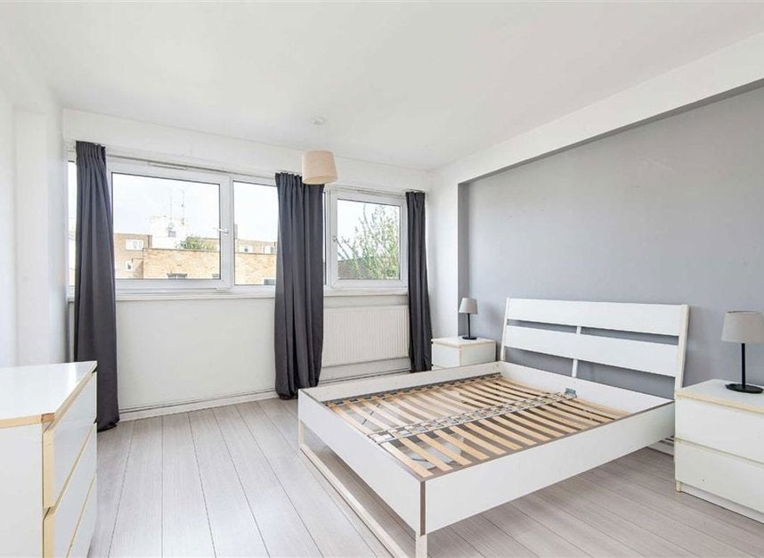 Flat Bacton Street in Greater London
