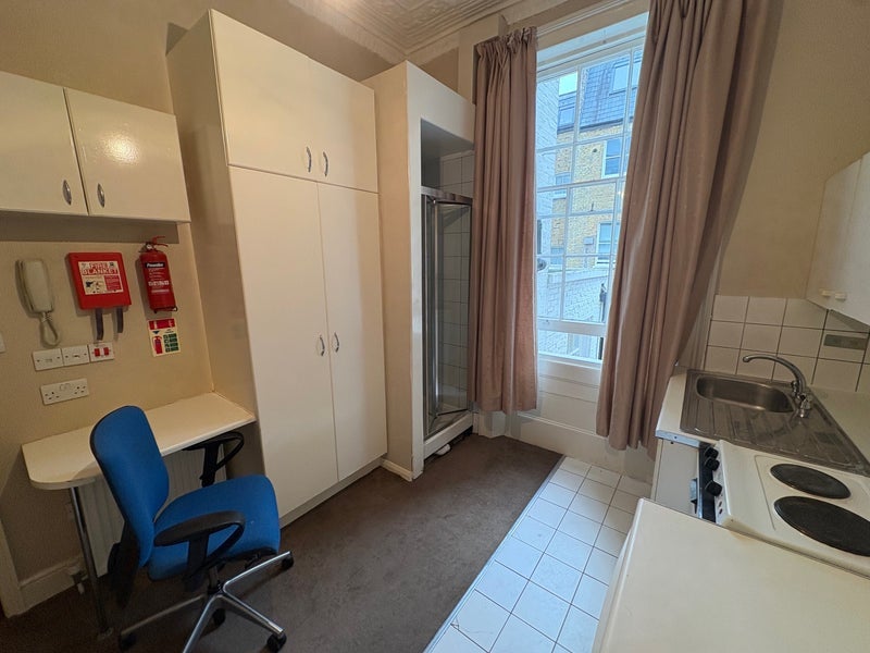 Room Denbigh Place in City of Westminster