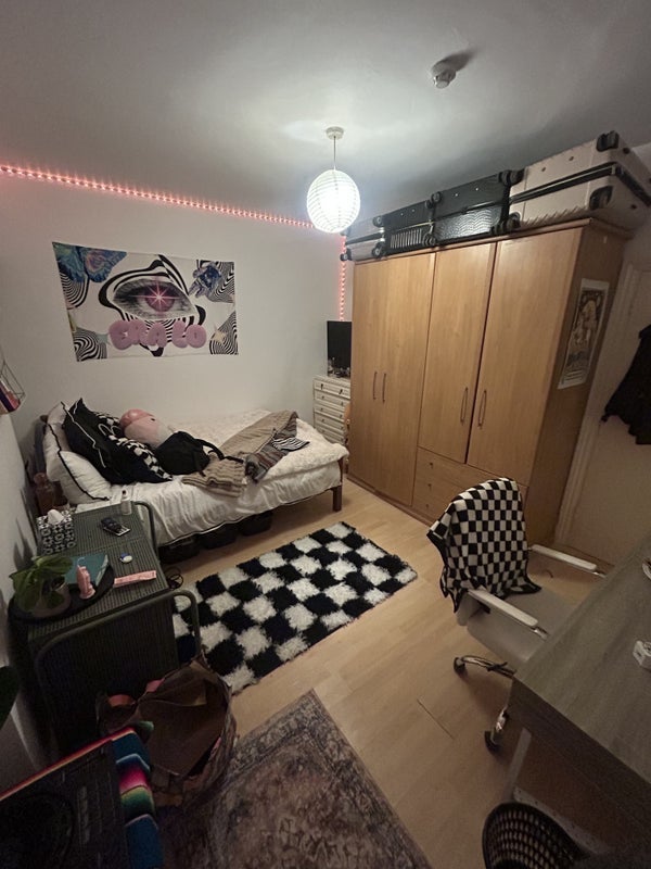 Room Gambole Road in Greater London