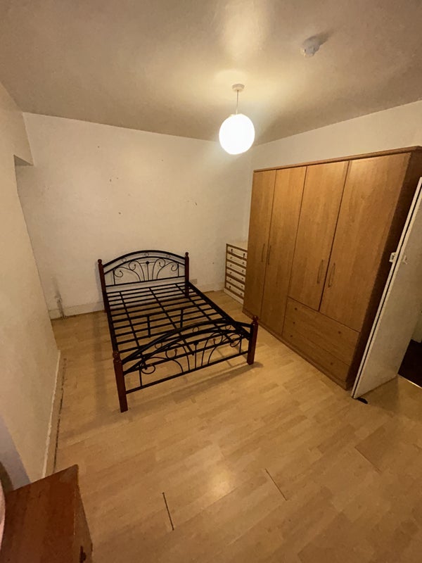 Room Gambole Road in Greater London