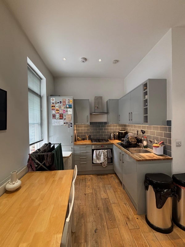 Flat Lavender Hill in Greater London