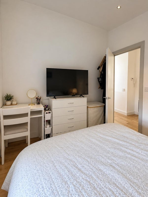 Flat Lavender Hill in Greater London