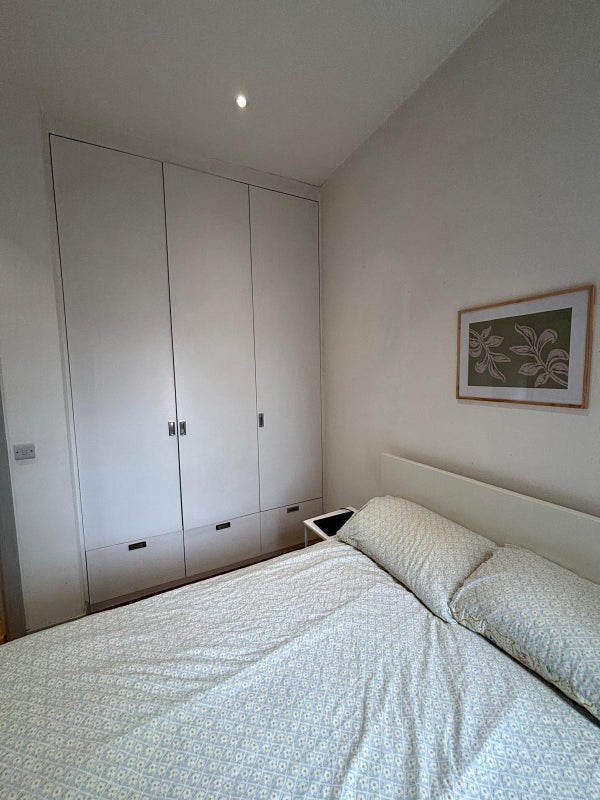 Flat Lavender Hill in Greater London
