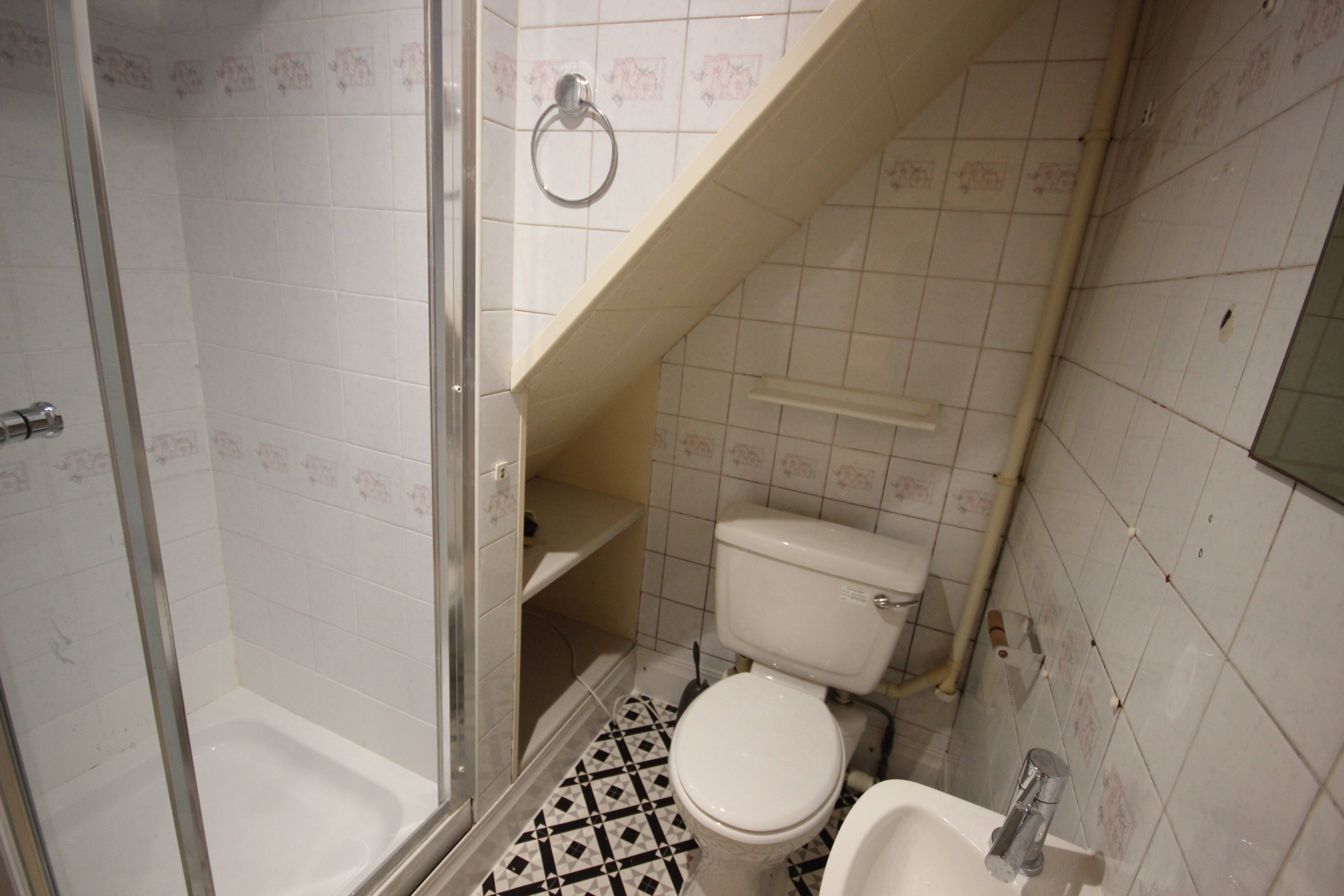 Room Vicarage Road in Watford