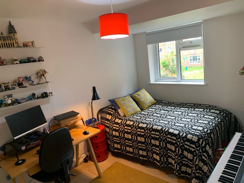 Room High Street in Greater London