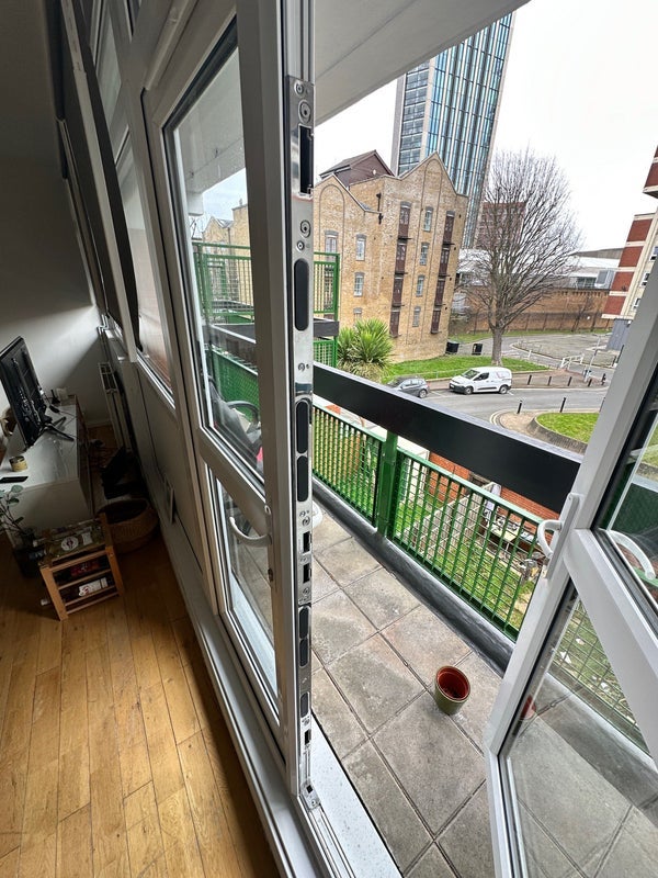 Room Renforth Street in Greater London