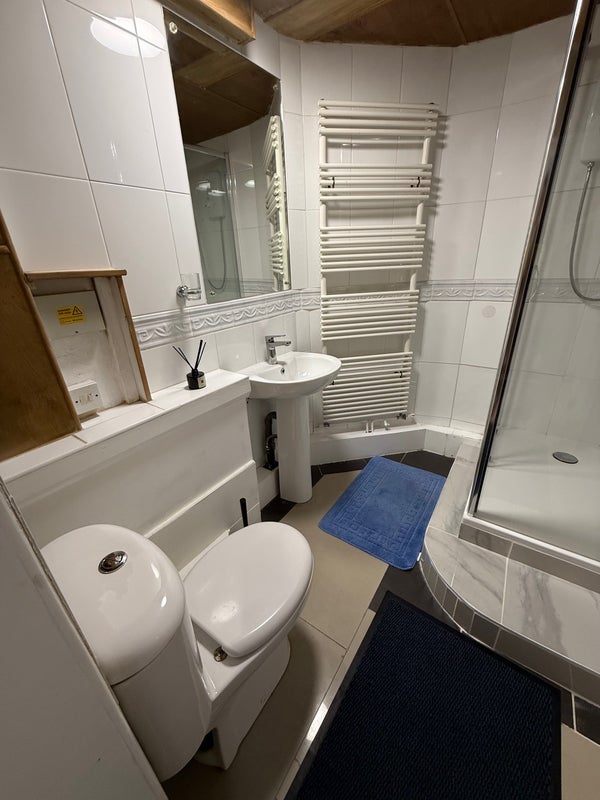 Room Rhodesia Road in Greater London
