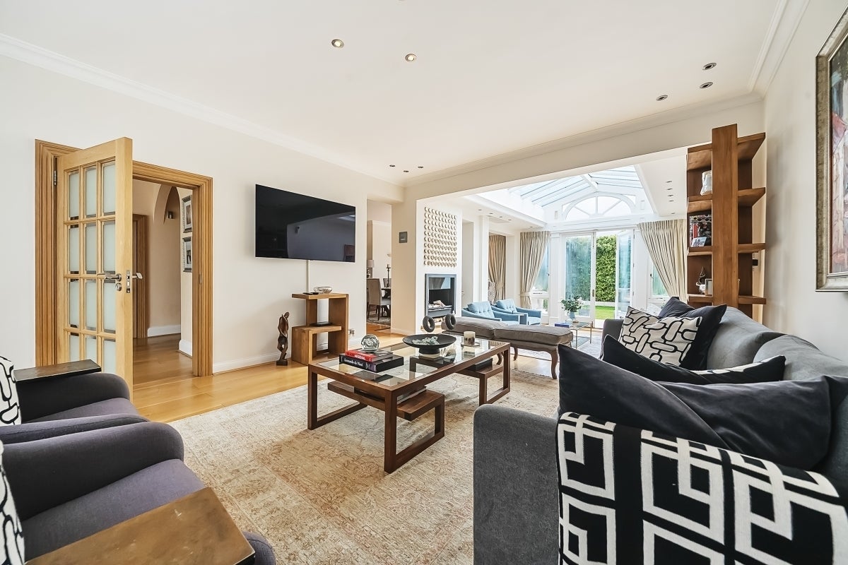 House Orchard Avenue in Greater London