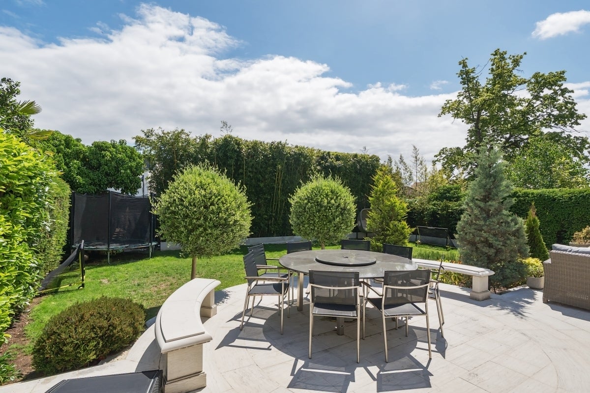 House Orchard Avenue in Greater London