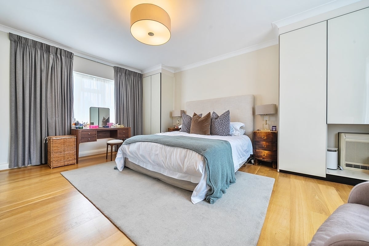 House Orchard Avenue in Greater London