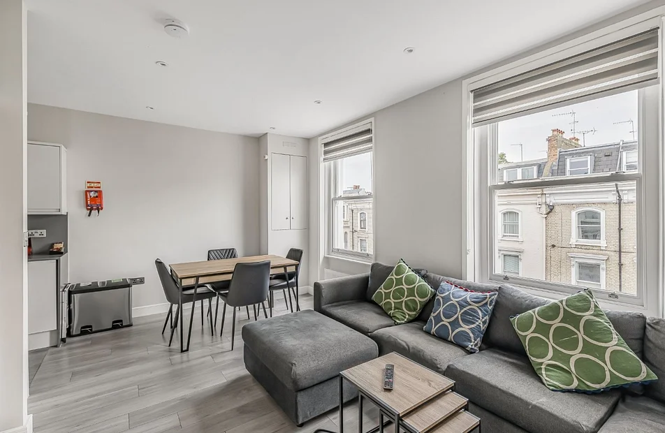 Flat Finborough Road in Greater London