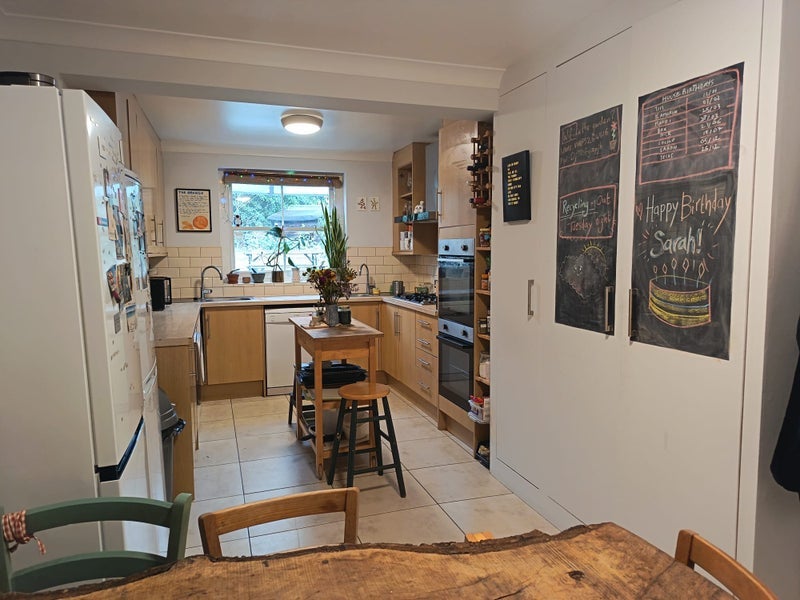 Room Ossian Road in Greater London