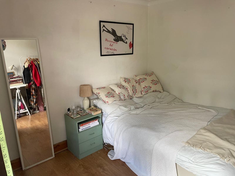 Room Ossian Road in Greater London