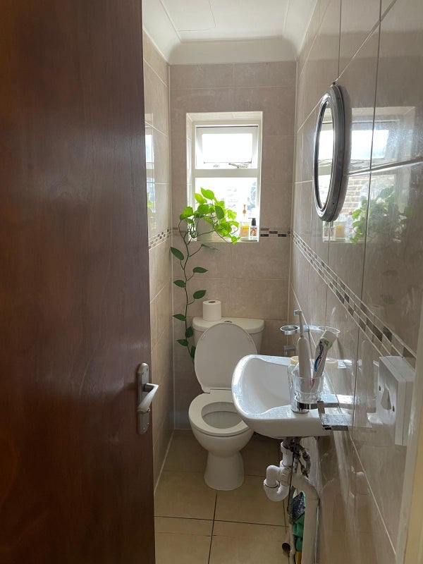 Room Ossian Road in Greater London