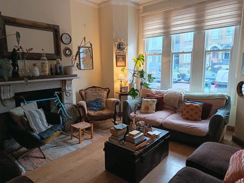 Room Ossian Road in Greater London
