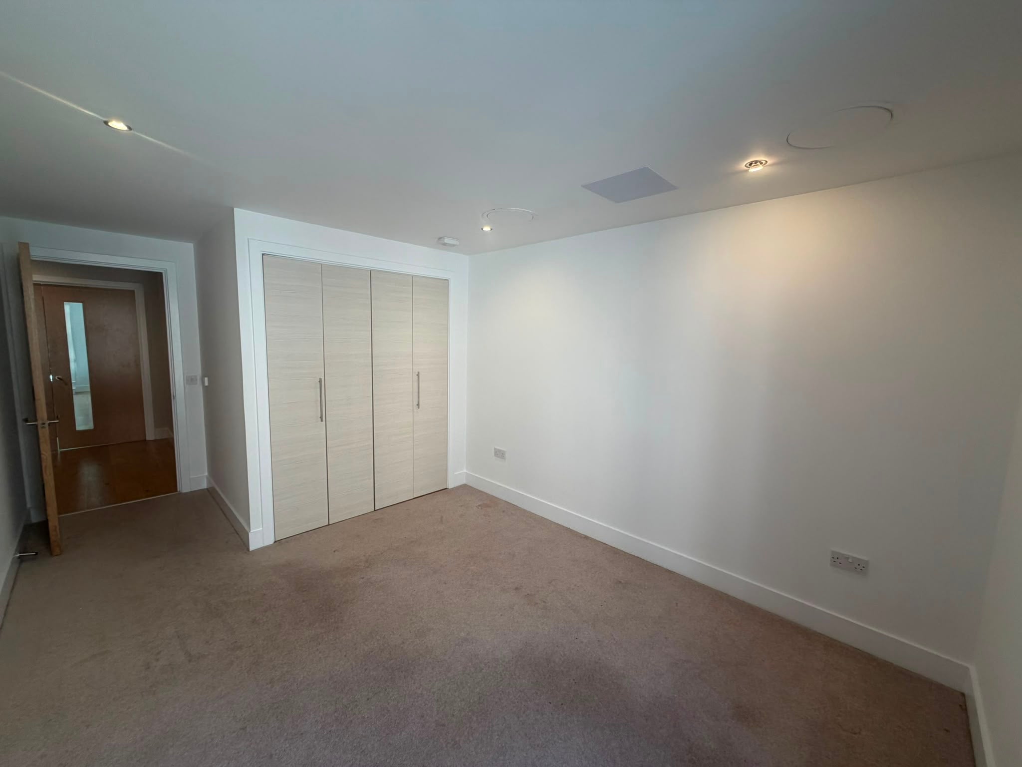 Flat Brandfield Street in City of Edinburgh