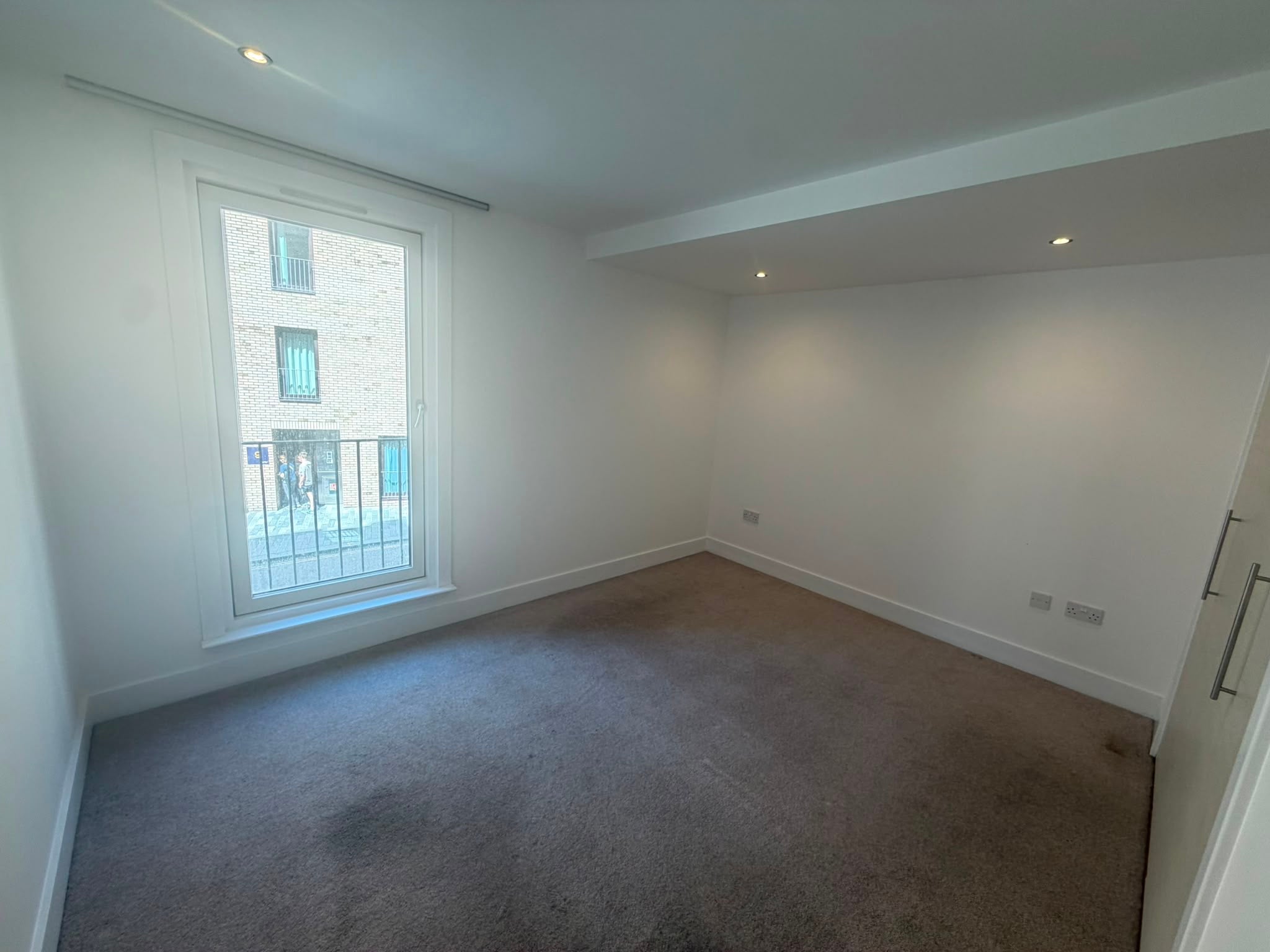 Flat Brandfield Street in City of Edinburgh