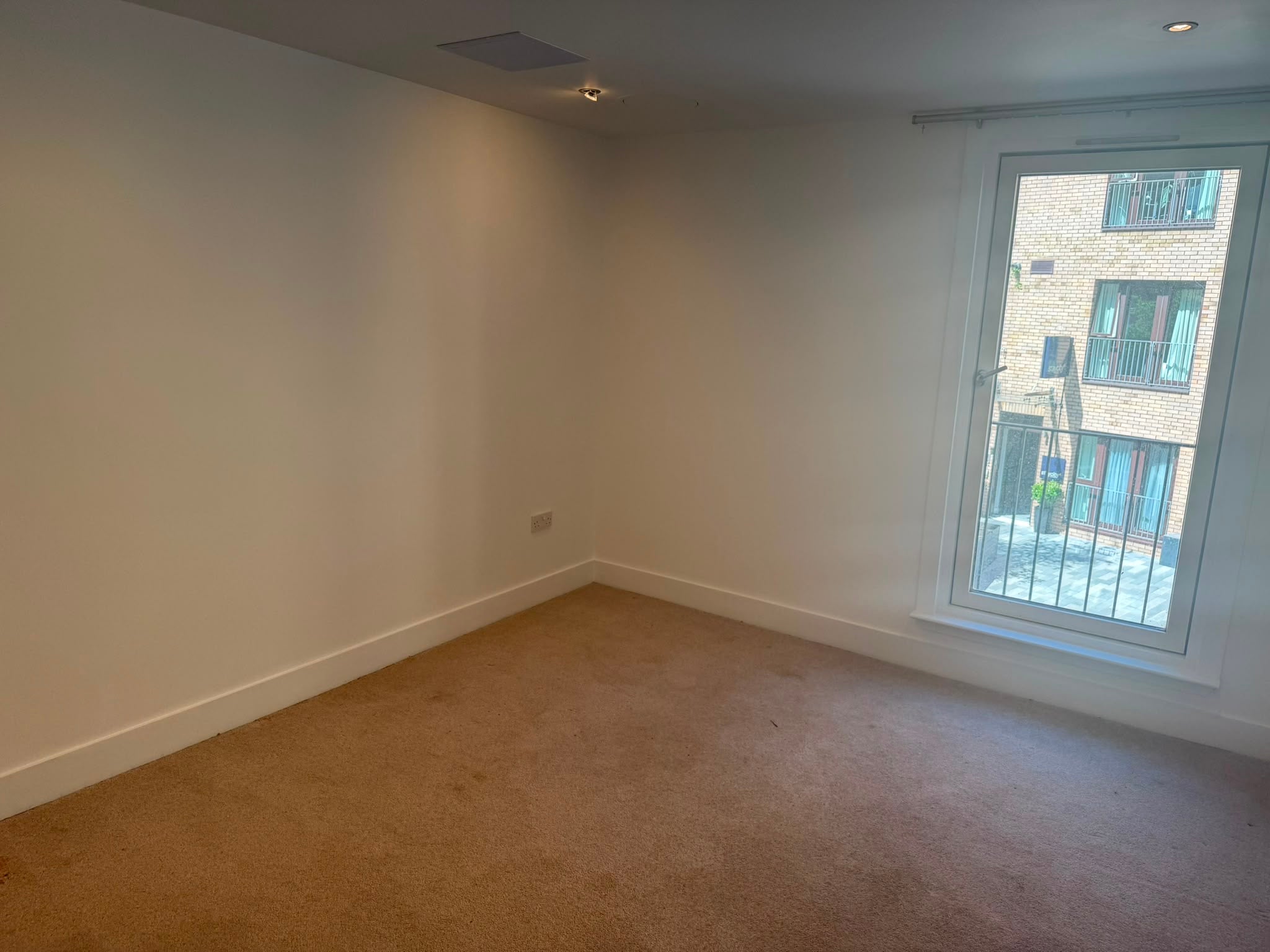 Flat Brandfield Street in City of Edinburgh