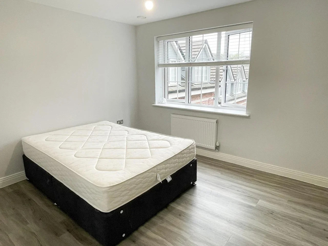 Flat Crawley Green Road in Luton