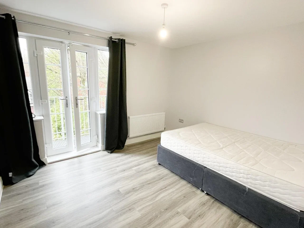 Flat Crawley Green Road in Luton