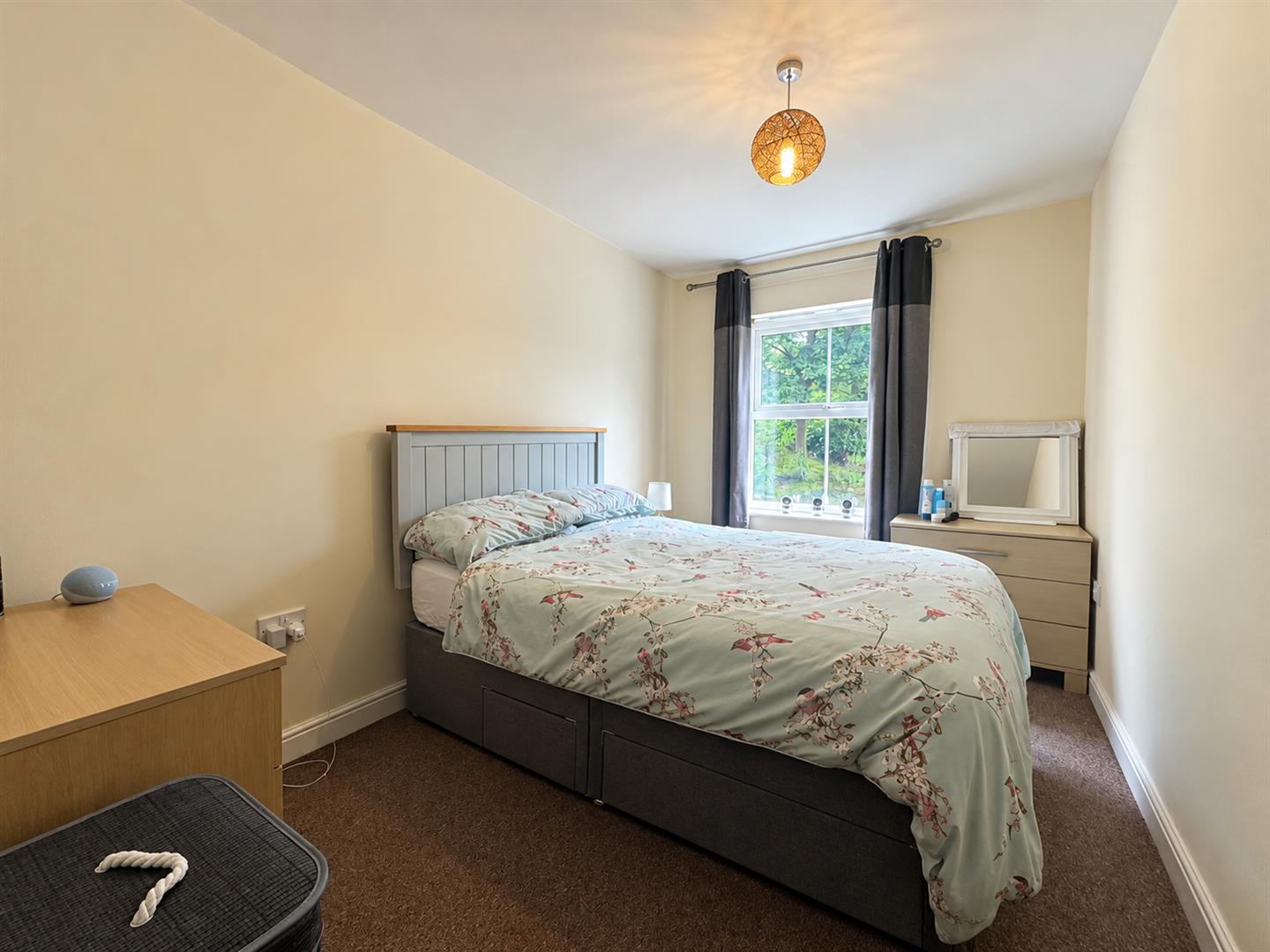 Flat Axminster Drive in Calderdale
