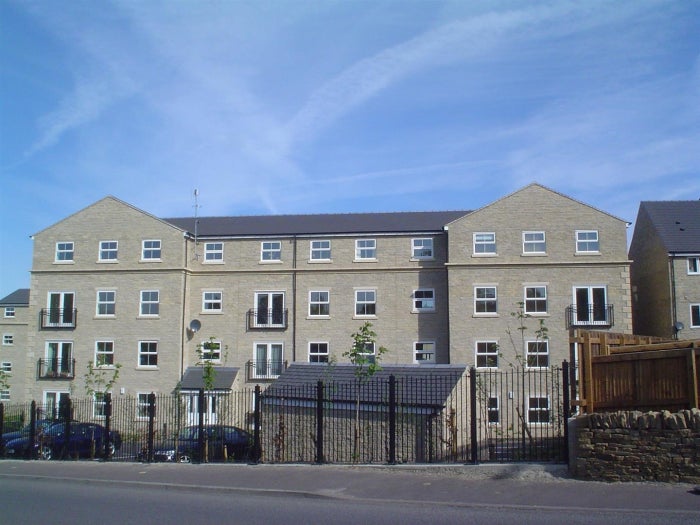 Flat Axminster Drive in Calderdale