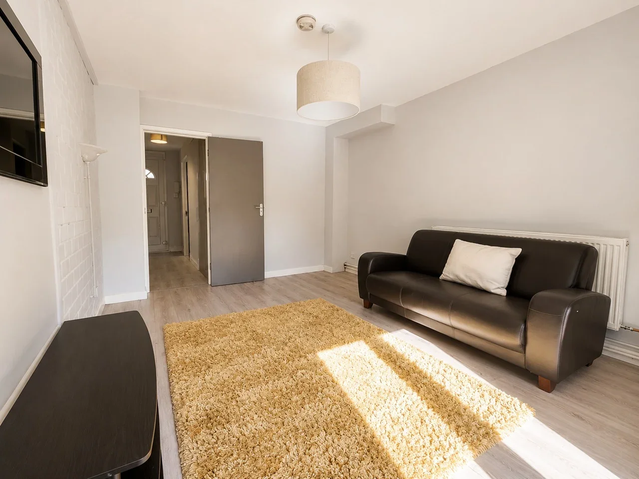 House Wesley Close in Greater London