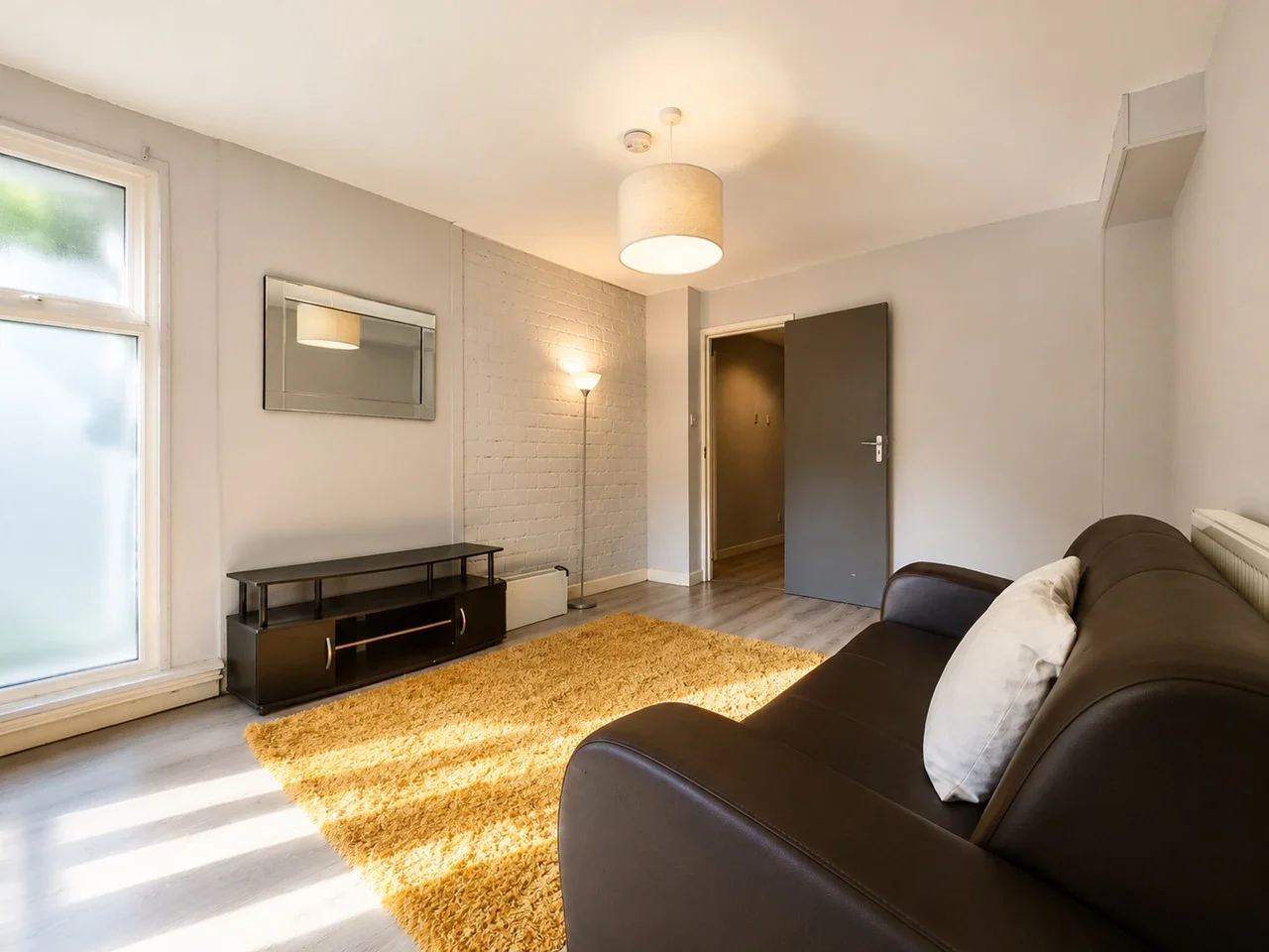 House Wesley Close in Greater London