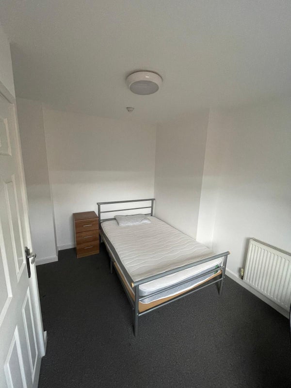 Room Mansfield Road in Nottingham