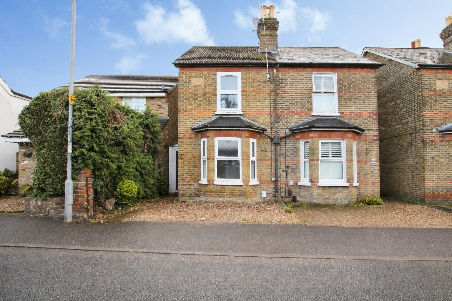 House Meadfield Road in Slough