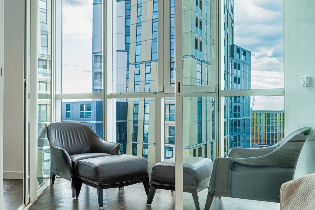 Flat Wyvil Road in Greater London