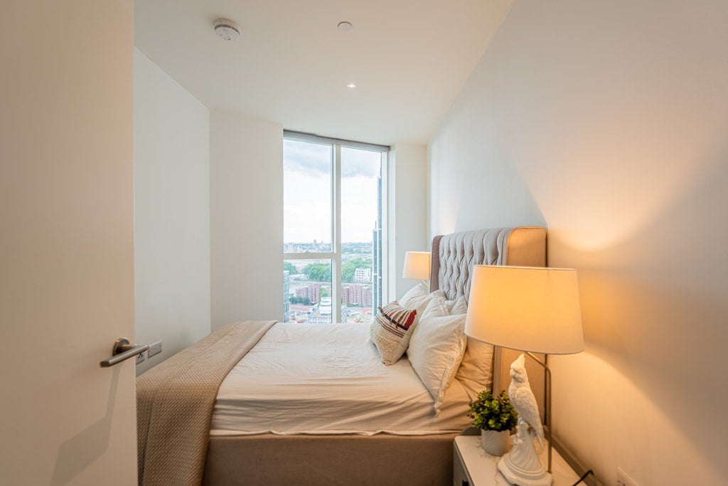 Flat Wyvil Road in Greater London