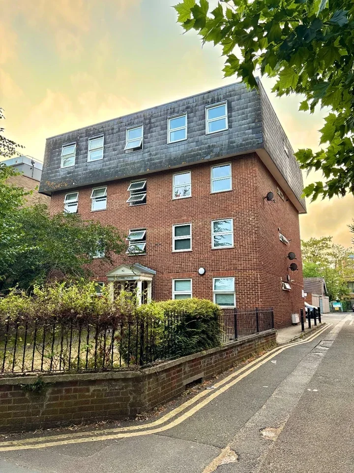 Flat Sydenham Road in Greater London