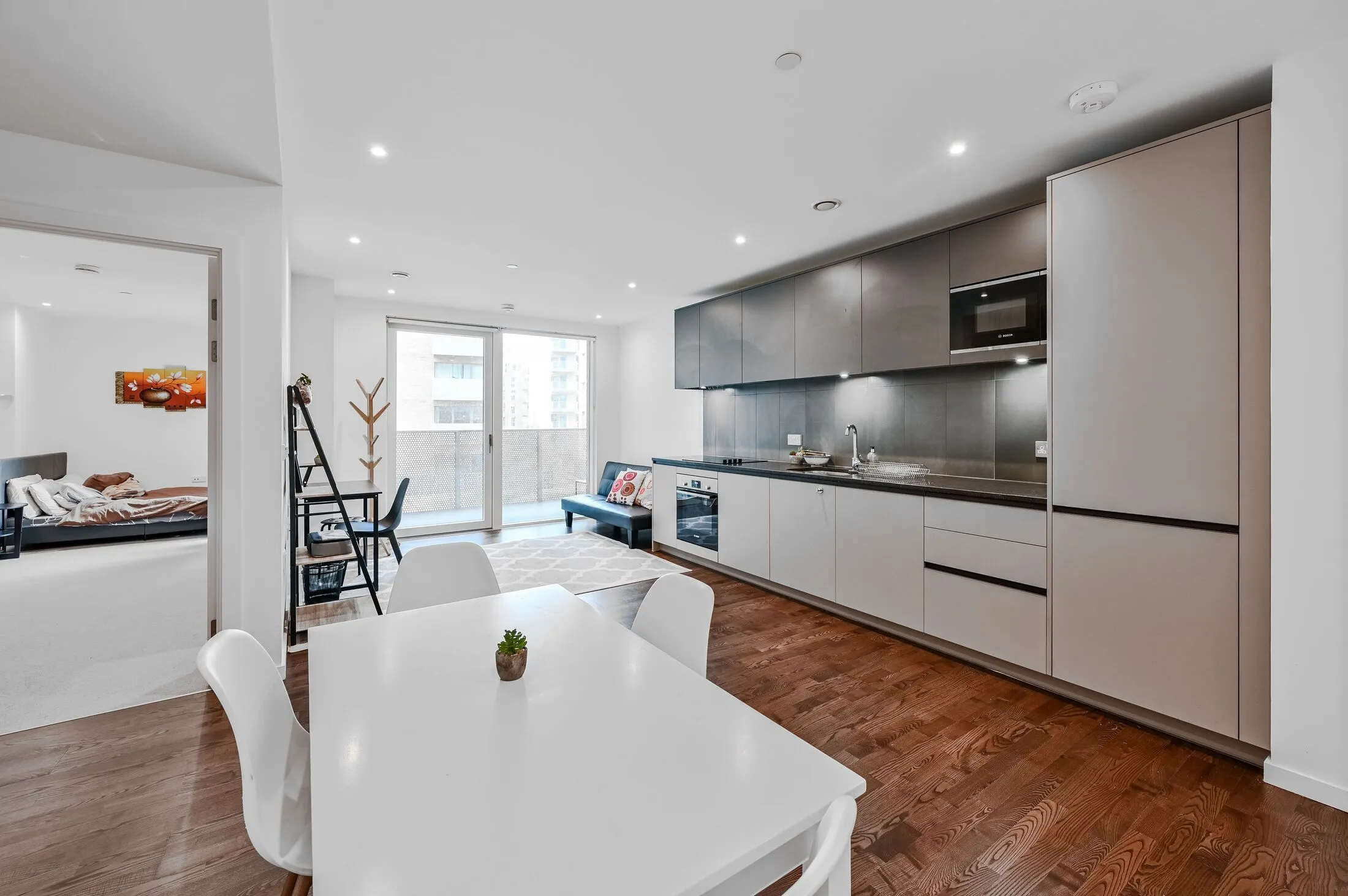 Flat Timberyard Street in Greater London