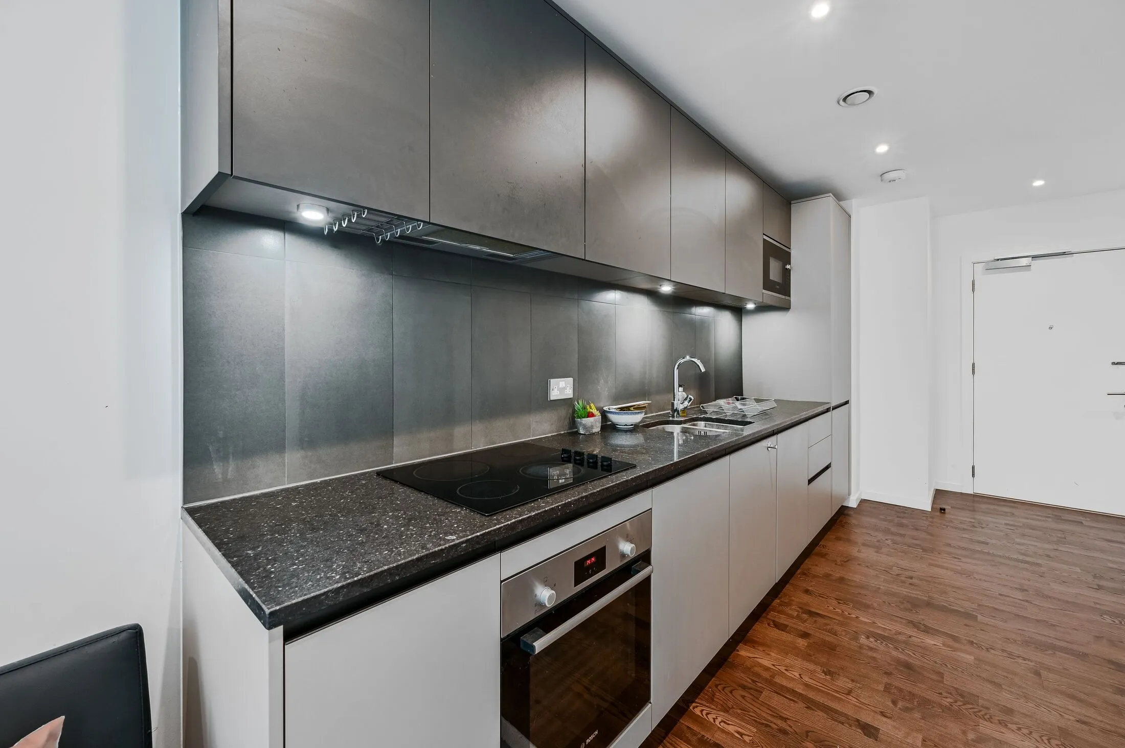 Flat Timberyard Street in Greater London