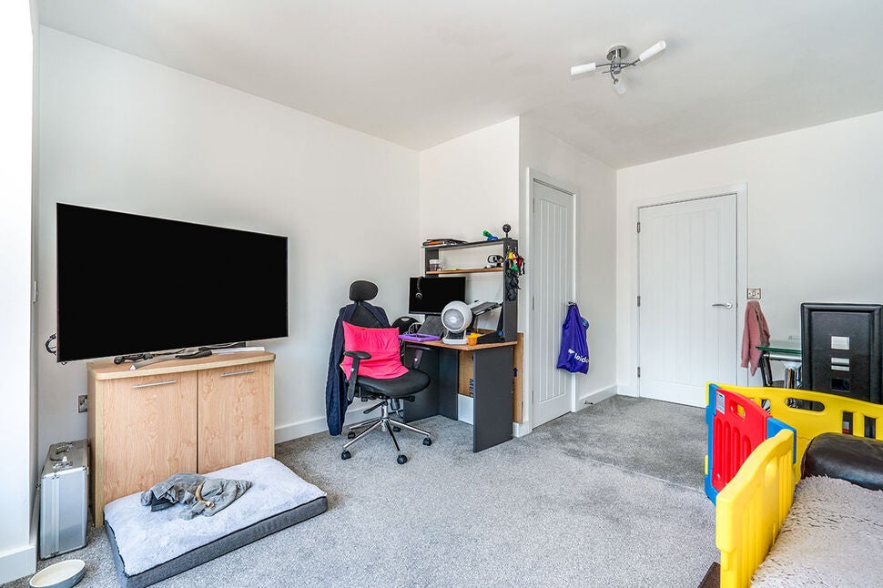 Flat Grevillea Avenue in Fareham