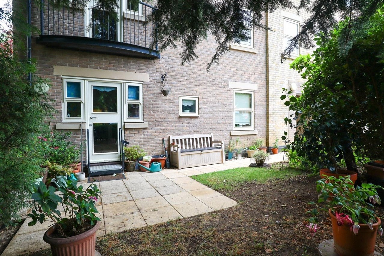 Flat Market Place in Oakham